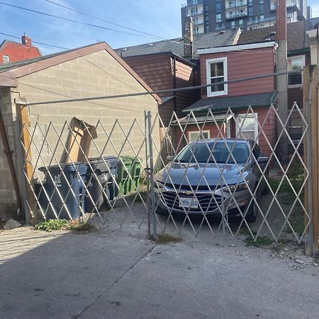 Budget Quad Room With En Suite Bathroom 36B 多伦多 外观 照片