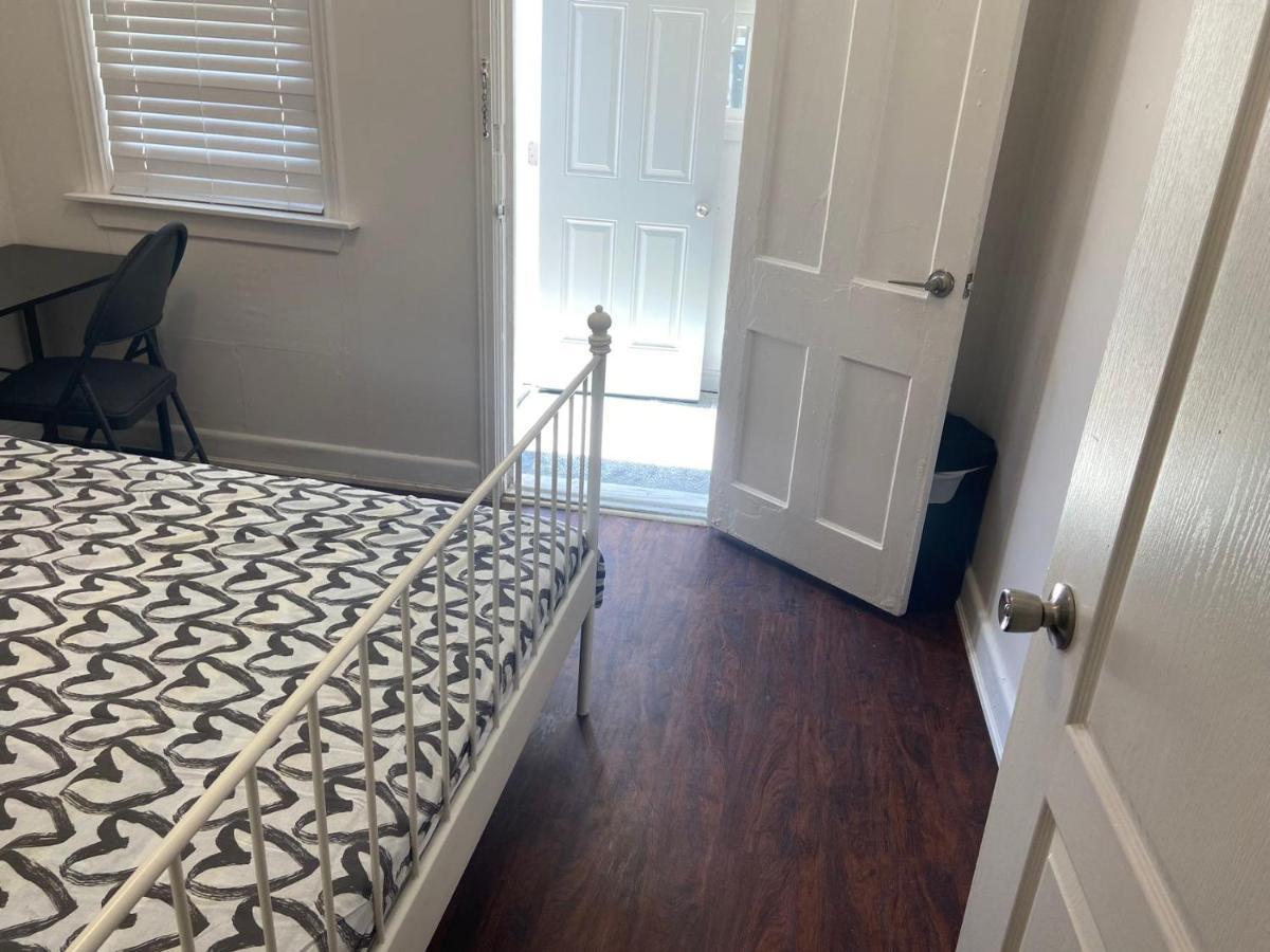 Budget Quad Room With En Suite Bathroom 36B 多伦多 外观 照片