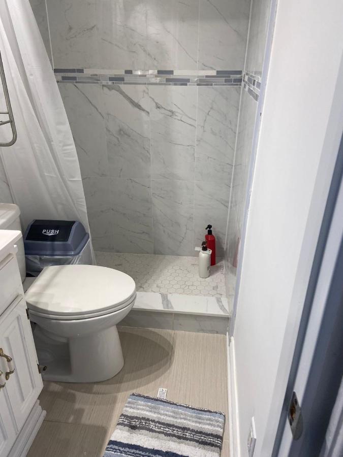 Budget Quad Room With En Suite Bathroom 36B 多伦多 外观 照片