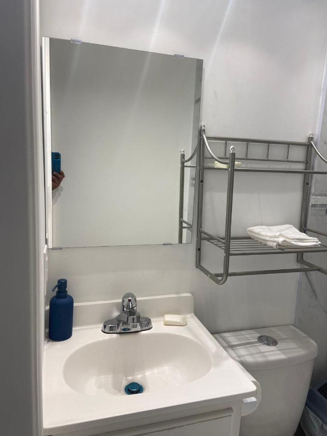 Budget Quad Room With En Suite Bathroom 36B 多伦多 外观 照片